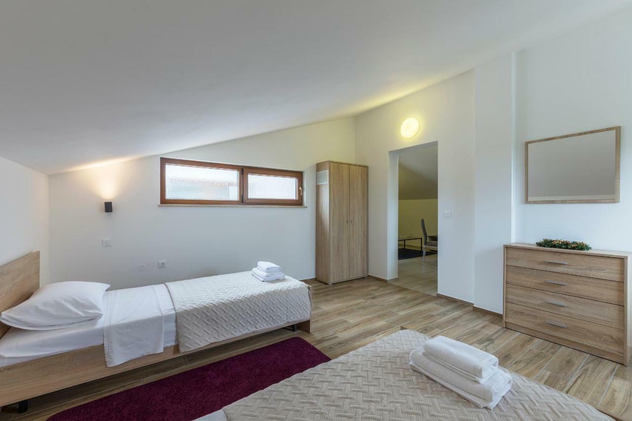 Apartmani Suzi Pula Eksteriør billede
