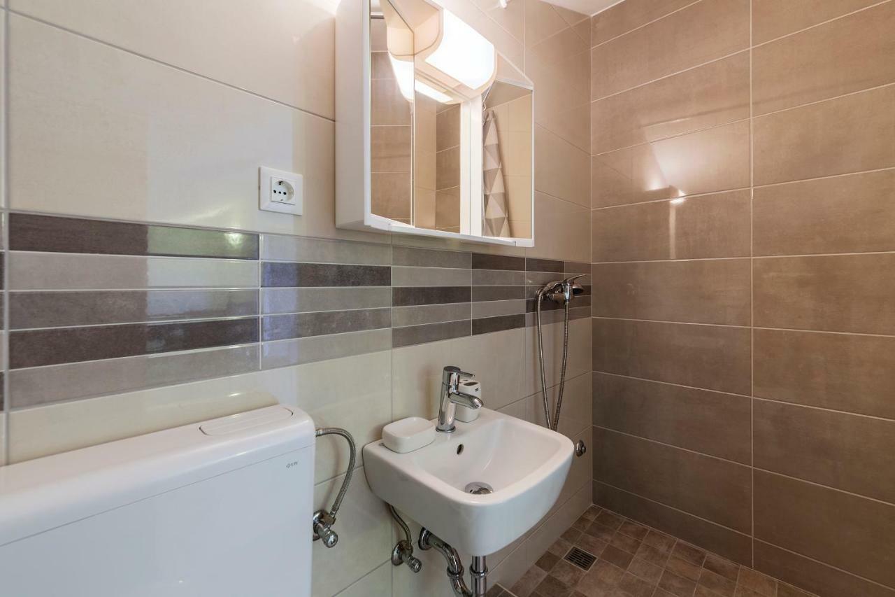 Apartmani Suzi Pula Eksteriør billede