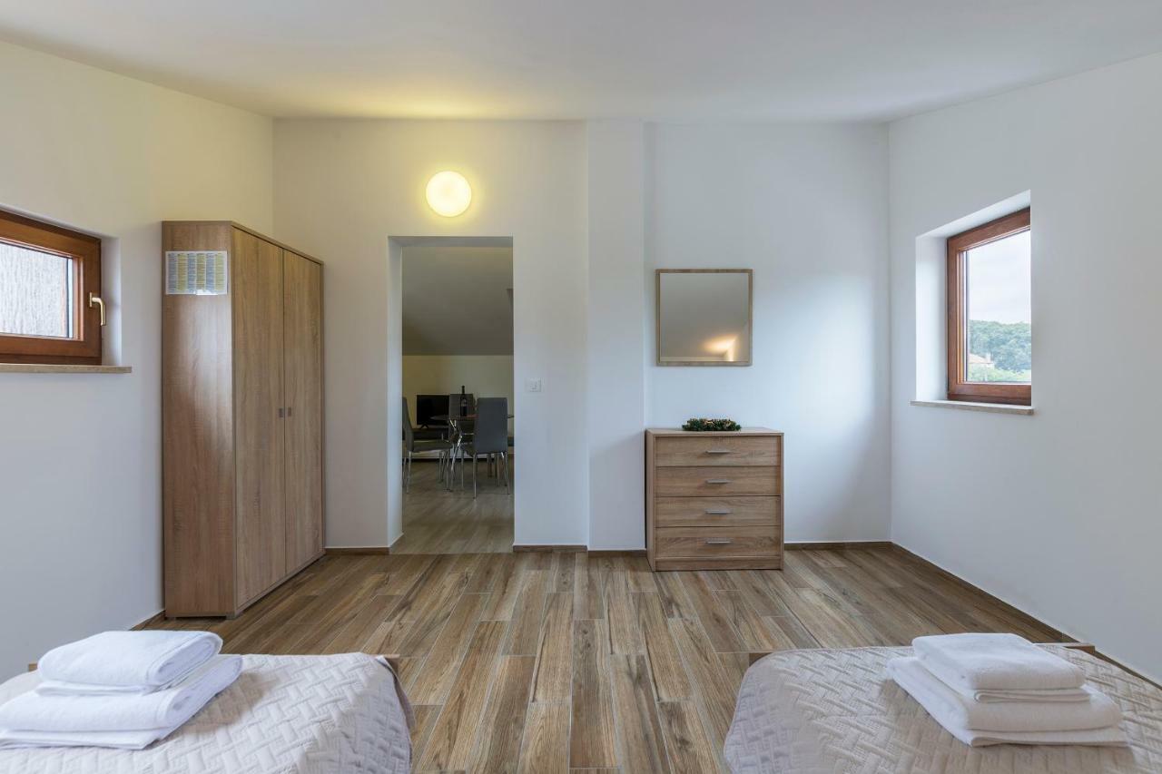 Apartmani Suzi Pula Eksteriør billede