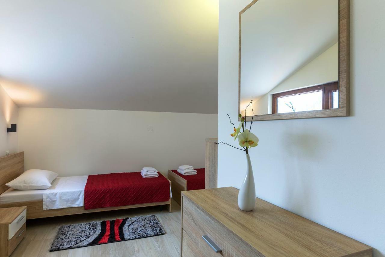 Apartmani Suzi Pula Eksteriør billede