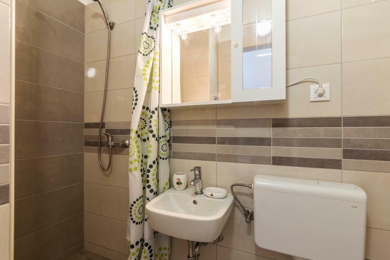 Apartmani Suzi Pula Eksteriør billede