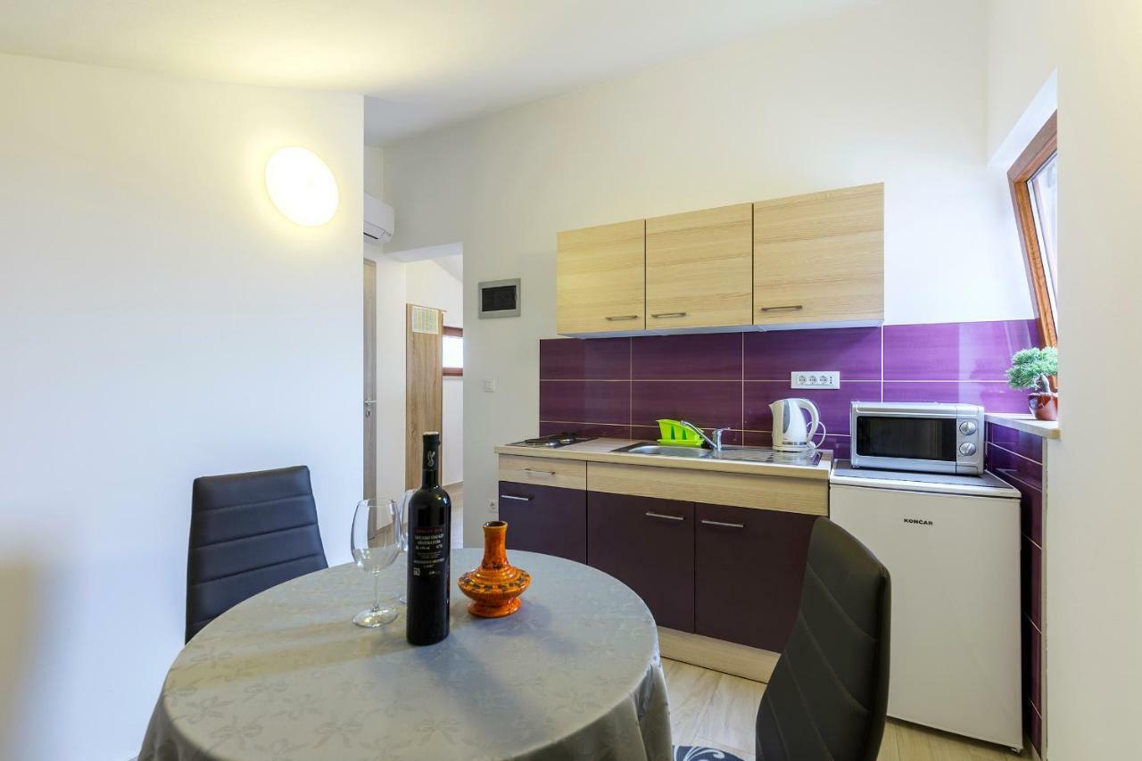 Apartmani Suzi Pula Eksteriør billede