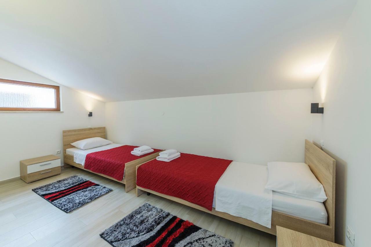 Apartmani Suzi Pula Eksteriør billede