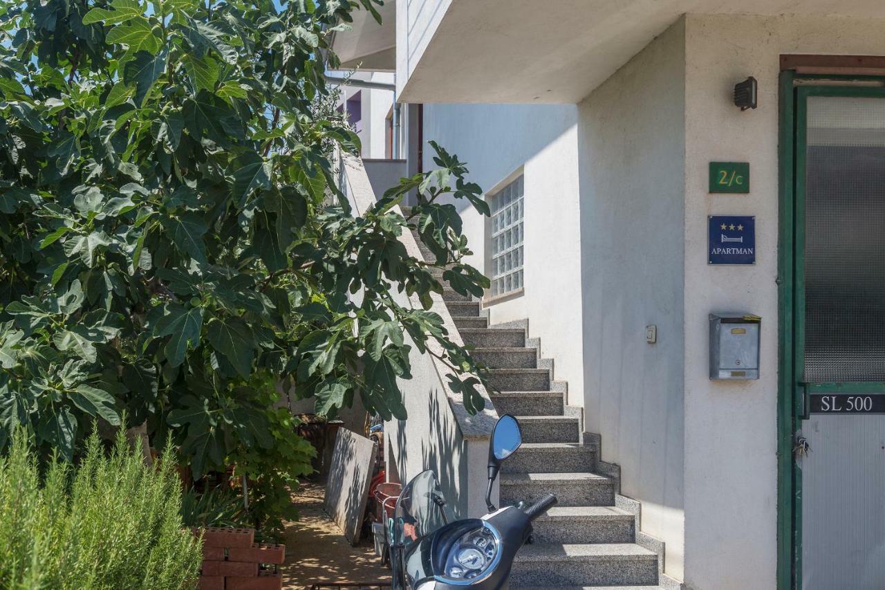 Apartmani Suzi Pula Eksteriør billede